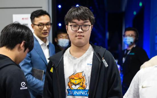 电竞比赛现场精彩回顾与赛事分析